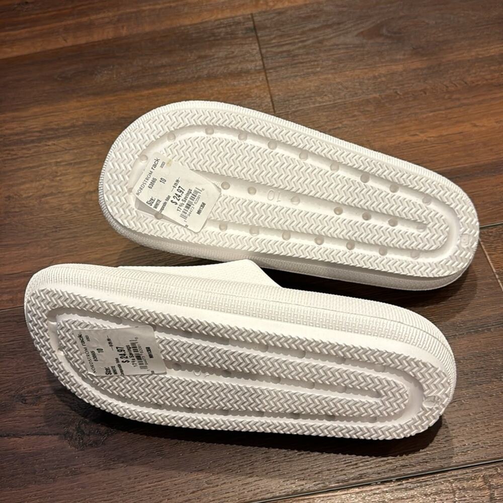 MIA NWT White Slide Sandals in size 10 very comfortable. - Picture 4 of 5